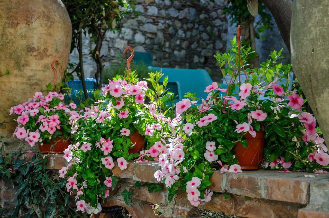 Nero Rooms Taormina Bed & Breakfast